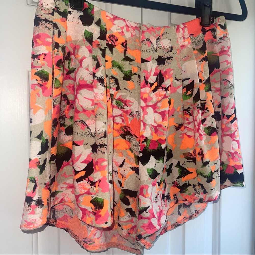 NWOT LF Mika & Gala neon floral patterned shorts - Picture 3 of 14